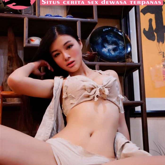 Cerita Sex Menikmati Liang Kemaluan Bu Denok